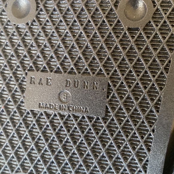 NWT RAE DUNN USA Slides Size 8 - Picture 7 of 8